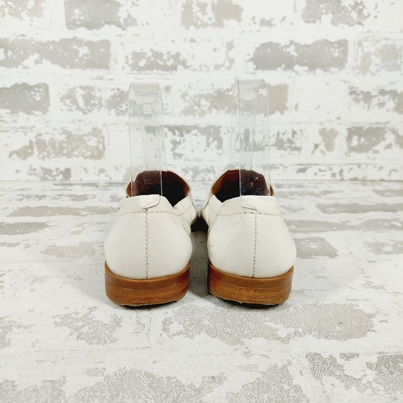 NEW Naturalizer 27 Edit Sevyn White Leather Chain Detail Slip On Loafers T241 - Picture 5 of 11